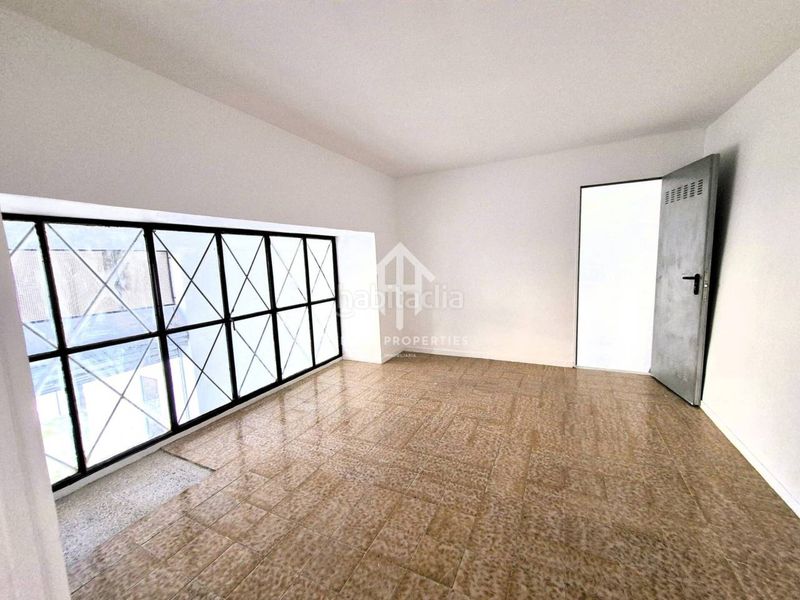 Foto b2bda51d-18d3-4492-ad87-644c201662a9. Affitto locale commerciale in Loja