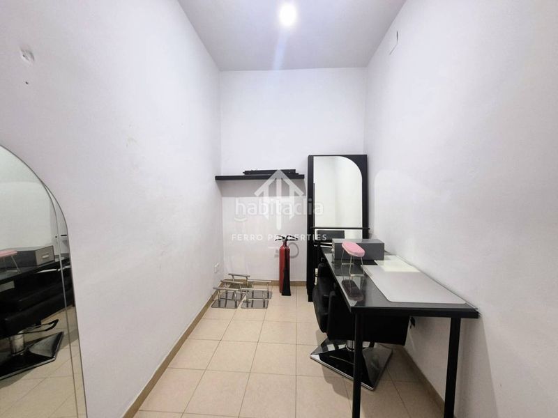 Foto 130b2a3d-b5bd-4092-9d62-511dc896310e. Lloguer local comercial a Loja