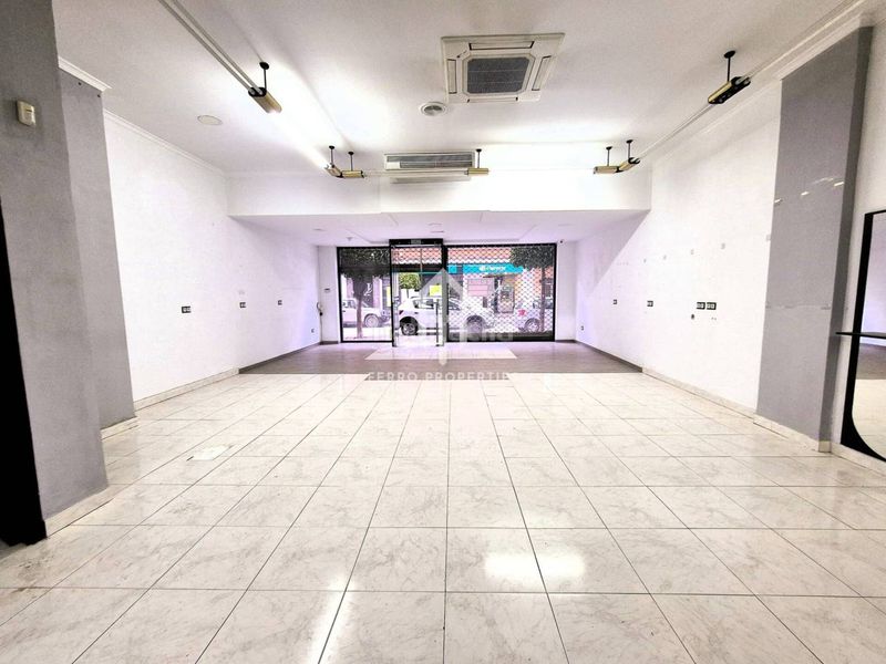 Foto 79f3cee3-77bc-4da7-ae3d-593a542fc6e6. Lloguer local comercial a Loja