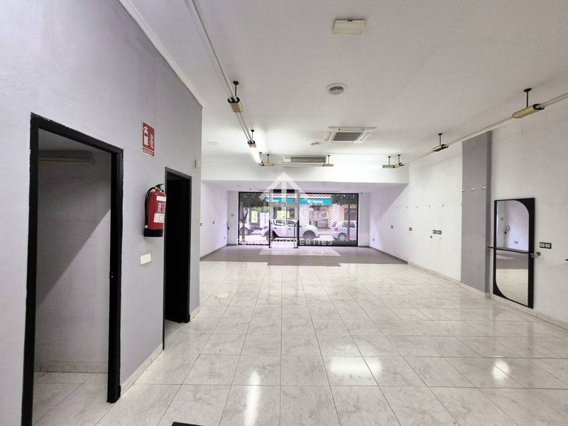 Foto 9c5d4fc2-35b3-474a-833f-c0f0274d6ba8. Lloguer local comercial a Loja