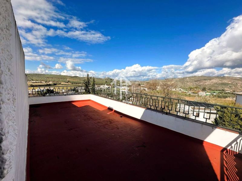 Foto 5957f05d-8b10-4dd0-9789-0aa79c8d3129. Xalet amb piscina a Loja