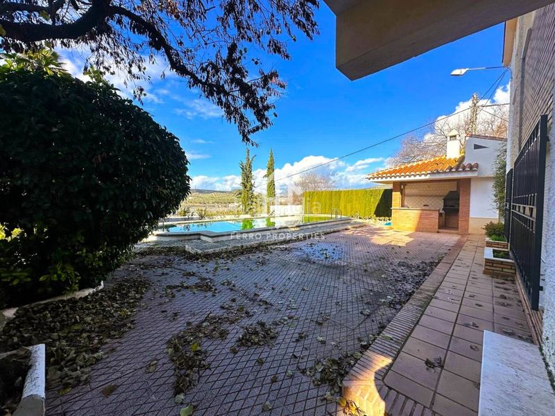 Foto d73092d8-5781-4809-a40f-cbae0db11278. Xalet amb piscina a Loja