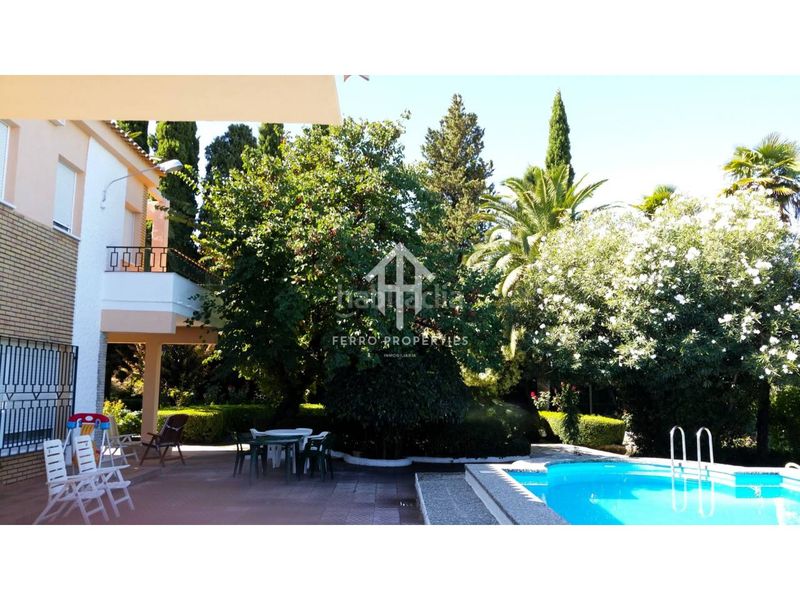 Foto f28593d0-654d-48d5-bc69-e02c2e8d251a. Xalet amb piscina a Loja