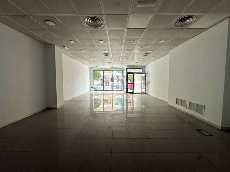 Foto eafeda27-45fc-4017-ac87-356d96899366. Lloguer local comercial a Loja