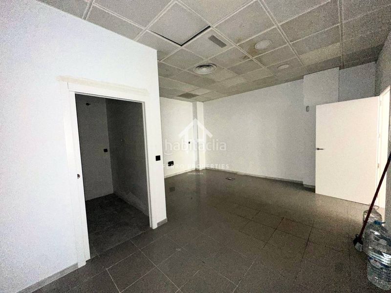 Foto f3f53d35-5c51-4511-bf14-a92e70c0ac74. Lloguer local comercial a Loja