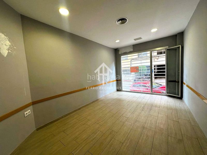 Foto 4f2e1568-8eab-4aed-9734-5c9e2f95ca0d. Lloguer local comercial a Loja