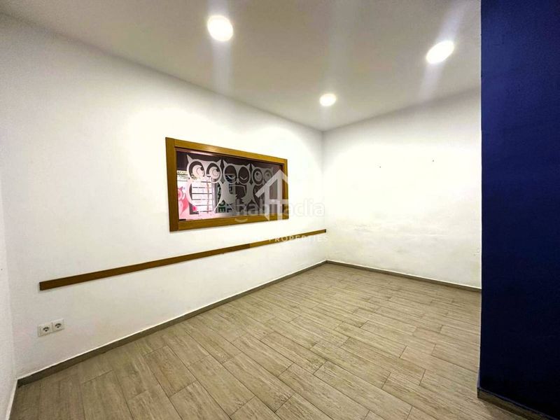 Foto ba9eaea0-a40a-4837-8c1b-9e9f44051d4c. Lloguer local comercial a Loja