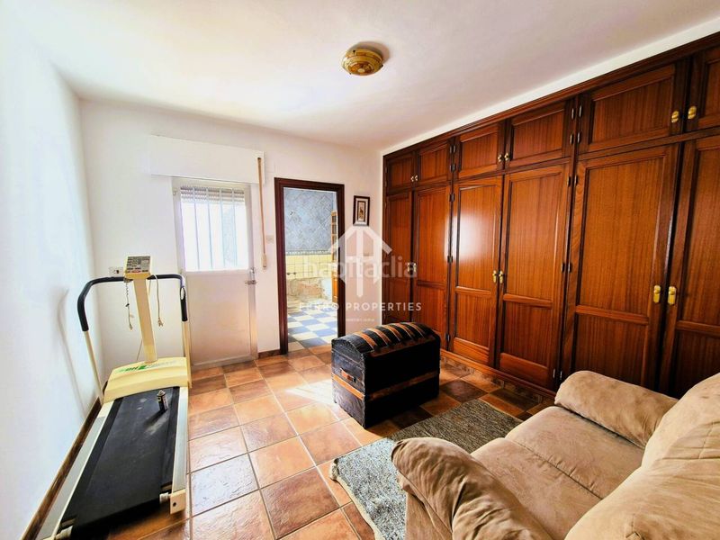 Foto 0a19d190-c299-40ae-9708-74e2ece2874c. Casa amb aparcament a Loja