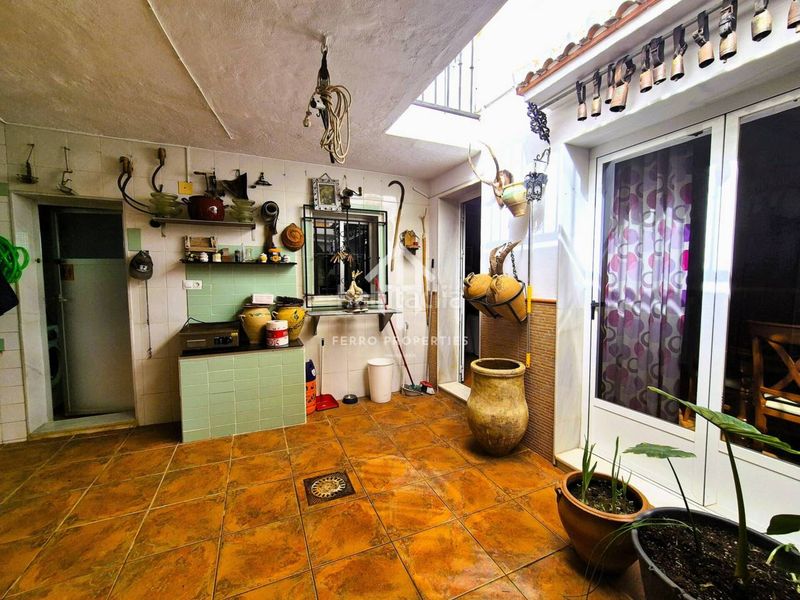 Foto cb1e9b60-eee3-43ff-86e3-d55a3edf9635. Casa amb aparcament a Loja