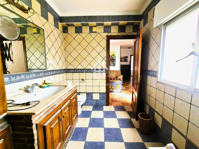 Foto de080cdf-3298-4660-a494-ee0fdb79d045. Casa amb aparcament a Loja