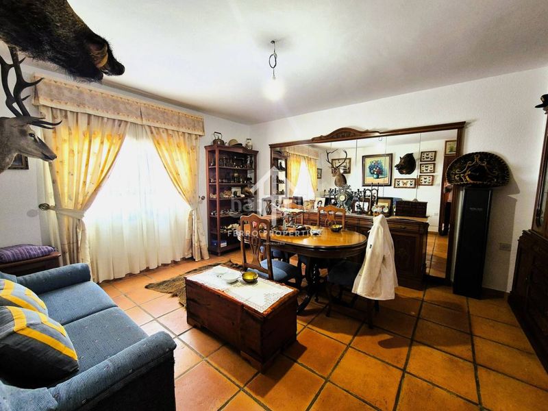 Foto def126e5-b2c6-45db-8b5e-9cb706a5973b. Casa amb aparcament a Loja