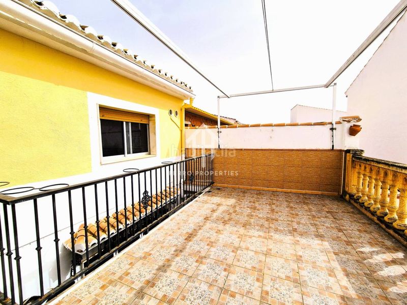 Foto ef2026a5-5ea7-4dfe-b753-e22f118089b6. Casa amb aparcament a Loja