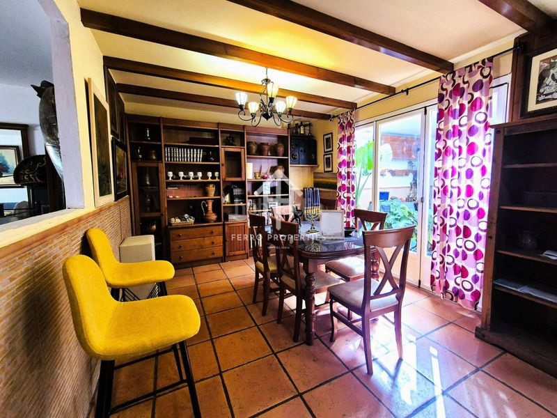 Foto f5e3acba-9ea6-41c2-8c5e-7f3ab96d1d0c. Casa amb aparcament a Loja