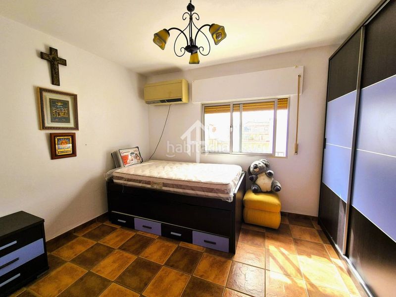 Foto f6aed936-b4c3-4b69-aef6-0feb5efc5a31. Casa amb aparcament a Loja