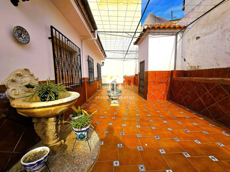Foto d05e73e4-b9a2-4895-868c-b065426db0bf. Casa amb aparcament a Algarinejo