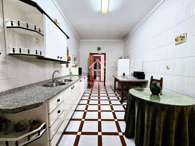 Foto e2a76640-bf9f-46fe-911e-2fdb2951adf8. Casa amb aparcament a Algarinejo