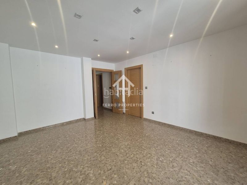 Foto f9a7db01-d14f-461f-8d2d-8976d09c9c80. Pis a Loja