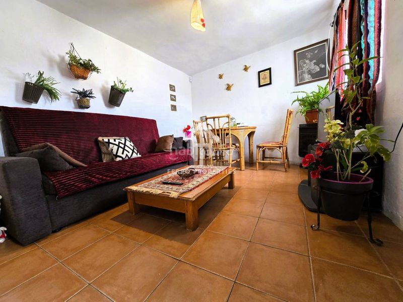 Foto 2277f34c-bafa-4476-a5fb-1c2d64a6dba9. Casa  con gran terraza y potencial de inversión en Loja