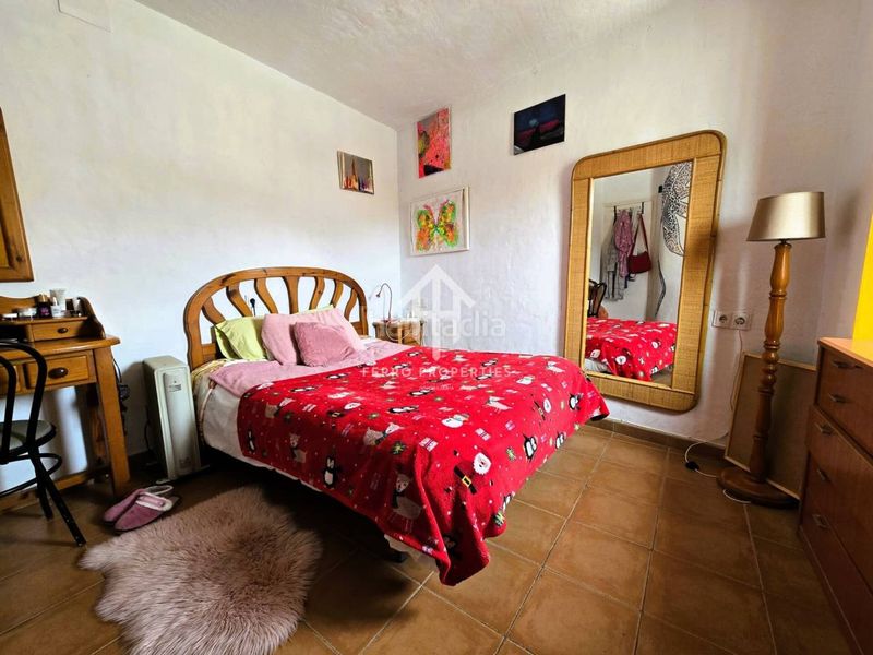 Foto 54a18bca-87f4-404e-b6ae-b84a1bcd008c. Casa  con gran terraza y potencial de inversión en Loja