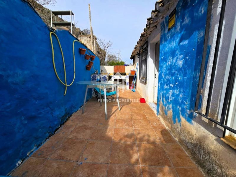 Foto 9dda737f-e68c-4831-a46f-4d2103c241ad. Casa  con gran terraza y potencial de inversión en Loja