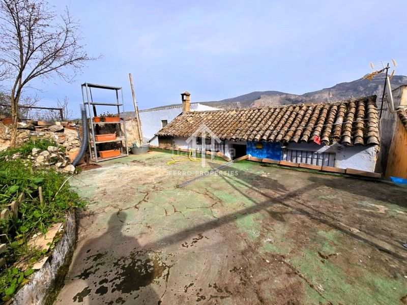 Foto bf86643e-85e8-4d62-bed6-d8917869096a. Casa  con gran terraza y potencial de inversión en Loja