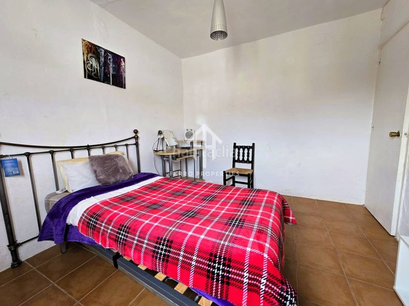 Foto c9ab1ebb-8b07-4ce3-8be6-f8507cf2e946. Casa  con gran terraza y potencial de inversión en Loja