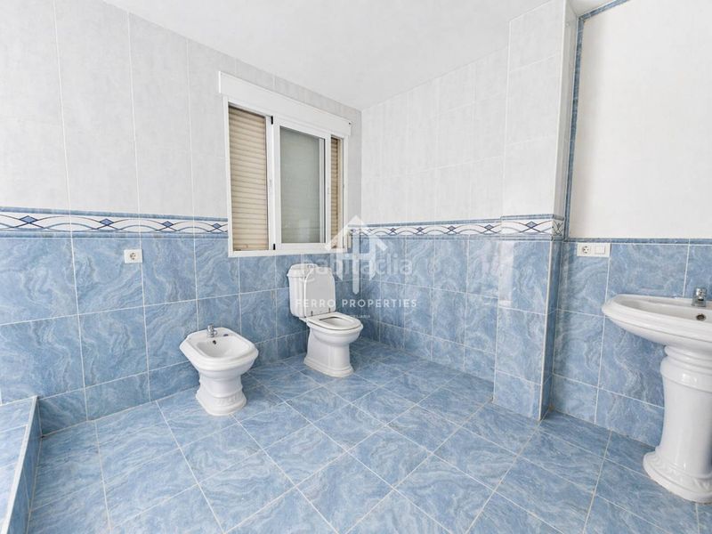 Foto dfe084d7-9bb3-4fb1-ad46-e2336c5a2001. Casa amb aparcament a Peligros