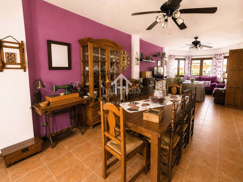 Foto fca0da7e-8516-4f1b-8bc9-29da5ad8d0cb. Casa amb aparcament a Loja