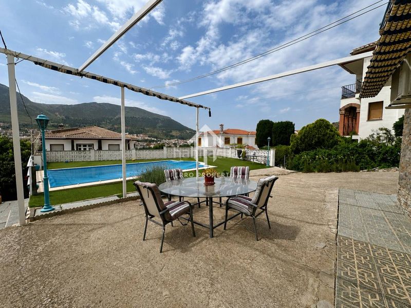 Foto 07cb34b1-6b3f-4d61-8e56-232e470a5081. Xalet amb aparcament piscina a Loja