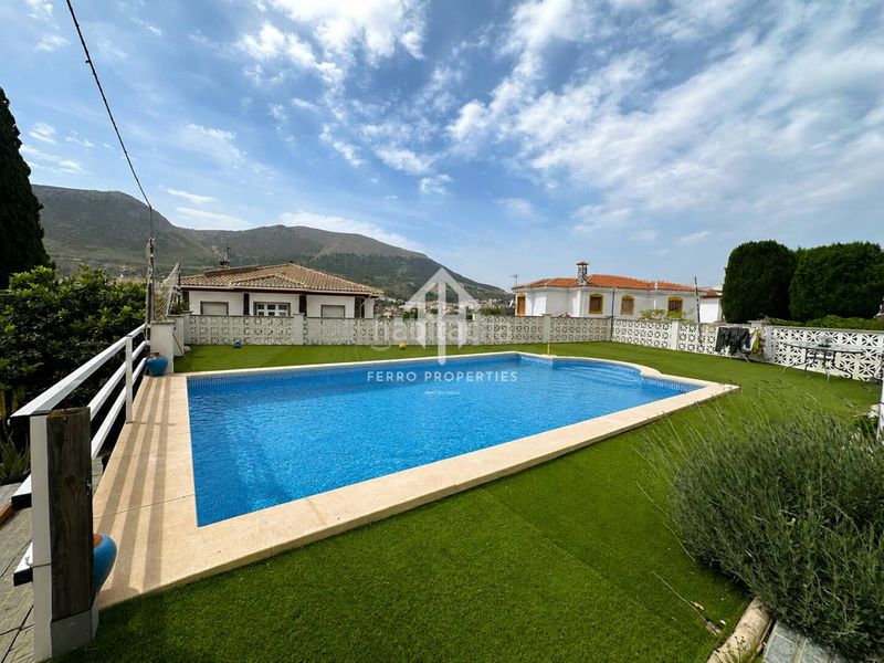 Foto 5552702e-5301-4d77-92d4-c134e480512e. Xalet amb aparcament piscina a Loja