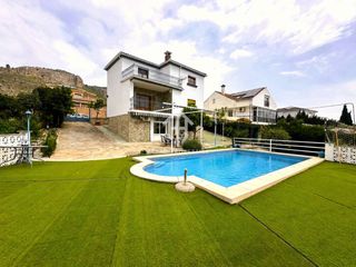 Xalet  Calle pintor vel�zquez. Exclusivo chalet en loja granada