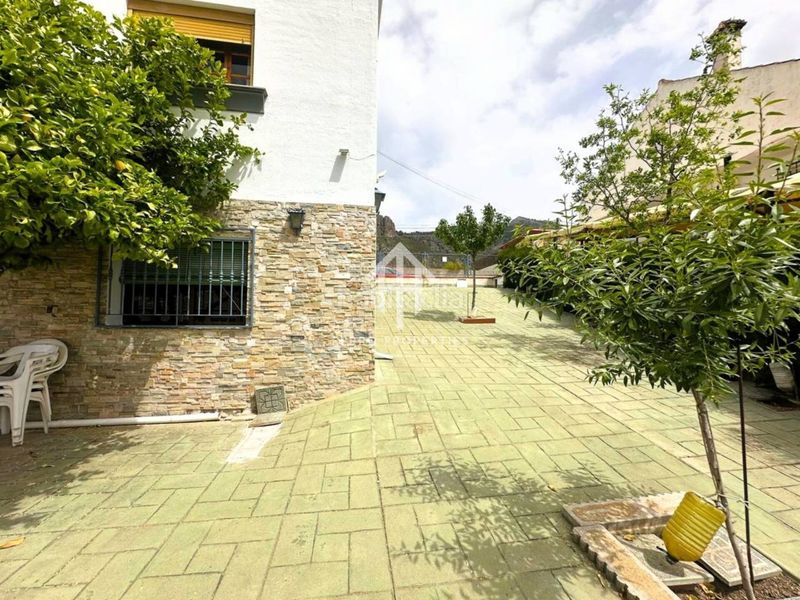 Foto 9bed6940-f5fe-411f-8cc1-a9cd6e8ff7e3. Xalet amb aparcament piscina a Loja