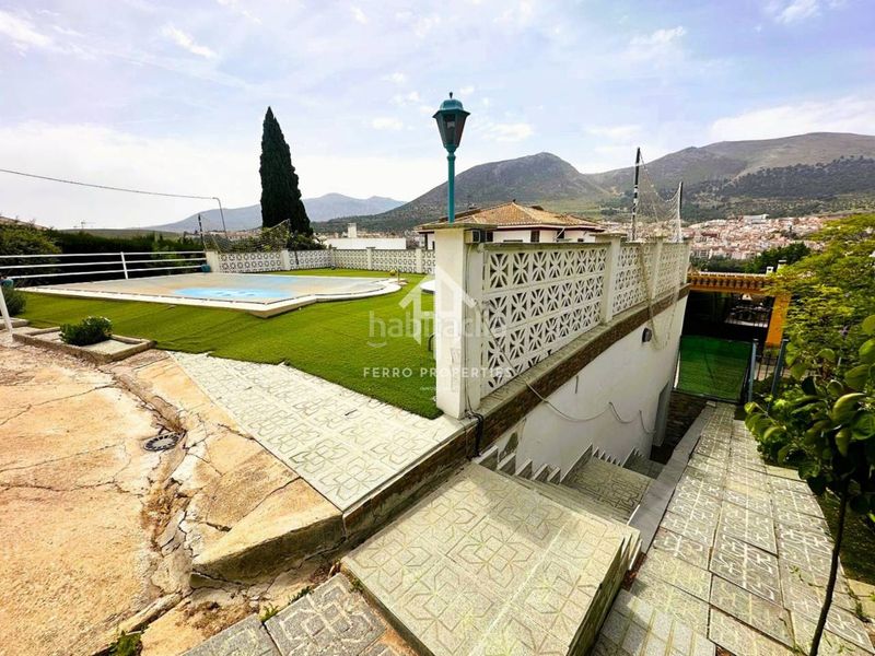 Foto f09a3b05-88ad-435f-bf05-466eaf5543ca. Xalet amb aparcament piscina a Loja