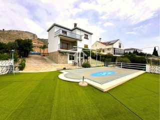 Xalet  Calle pintor velázquez. Vivienda amplia, en excelente estado y lista para entrar a vivir