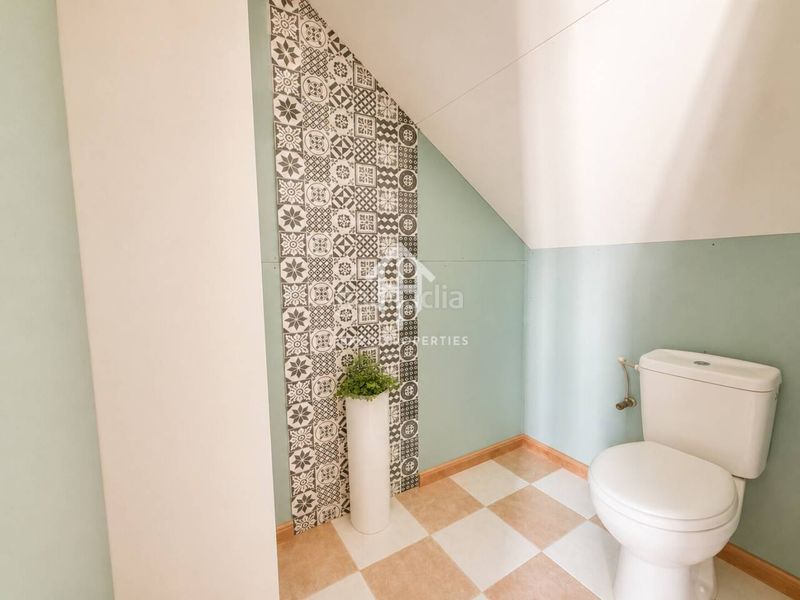 Foto 189cfacb-f9a2-414b-a7c6-47d522cdf903. Maison avec parking dans Loja