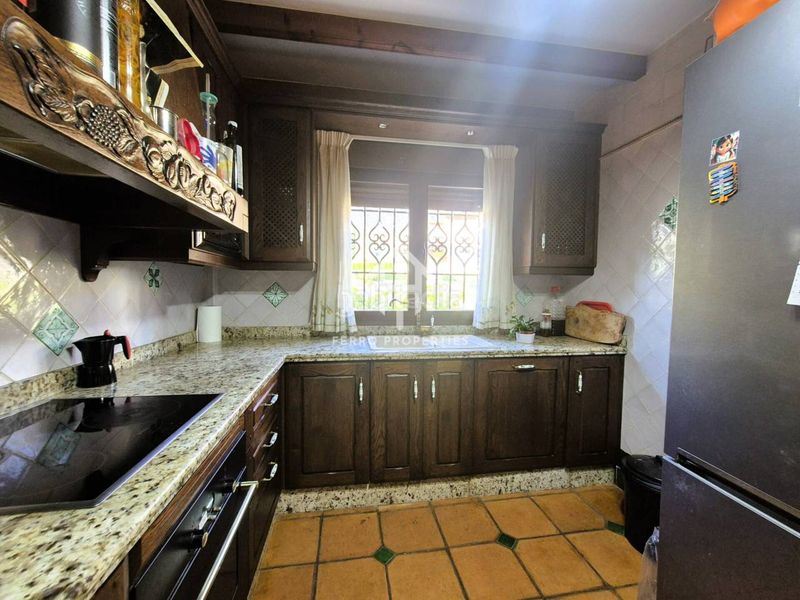 Foto 6c989fd3-e536-47ff-ac20-aba753421072. Casa aparellada amb calefacció aparcament a Loja
