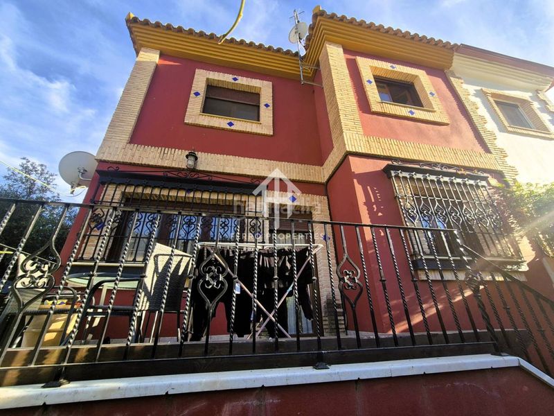 Foto 8c7baea3-39d0-496c-9a92-e00826b444d5. Casa aparellada amb calefacció aparcament a Loja