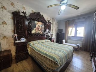 Maison jumelée à Loja. Venta de chalet pareado en loja