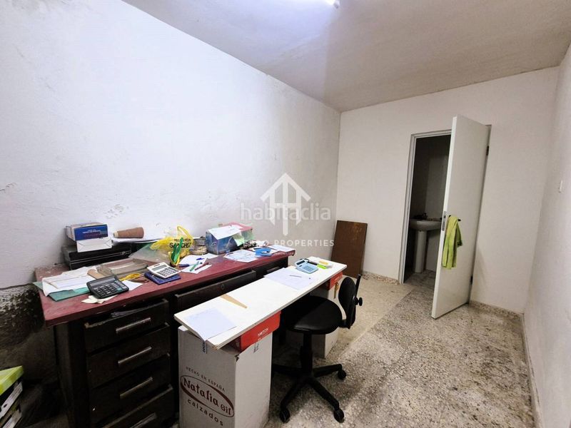 Foto bed3cdf3-9ee1-4a08-92e9-778eb2766d23. Local comercial a Loja
