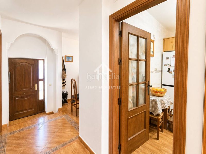 Foto 4d2d7e2f-3c1a-4a2d-94f8-76d9558bcb58. Casa amb piscina a Loja