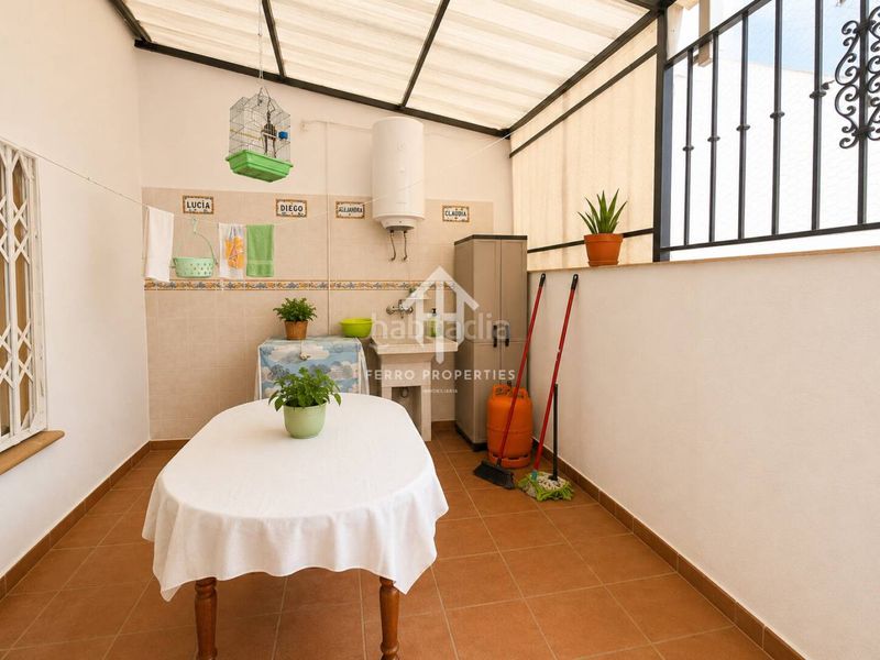 Foto f7824353-f3cf-450a-8509-013672440c37. Casa amb piscina a Loja