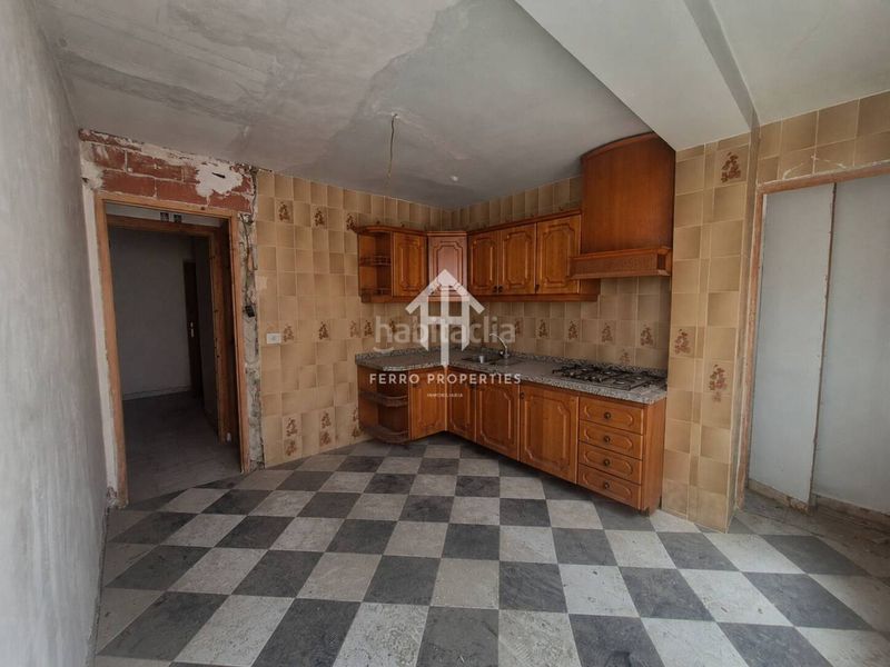 Foto 0daed861-0740-493c-872f-a8d6a160ff57. Piso  amplio en pleno centro con múltiples posibilidades en Loja