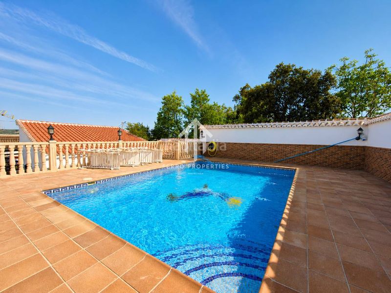 Foto cc089ef1-2db3-4cd8-9660-1f5e449e21c4. Casa amb aparcament piscina a Loja