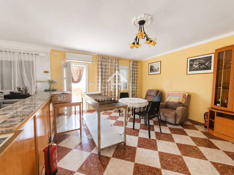Foto fa9c9e0c-ae55-49df-9719-68fc1141ad60. Casa amb aparcament piscina a Loja