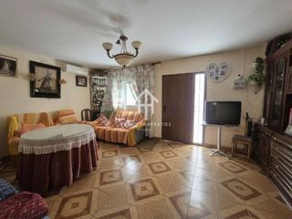 Maison à Loja. Casa en venta en loja, amplia y soleada
