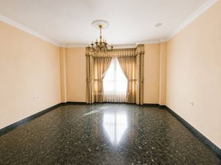 Flat in Loja. Piso en venta en loja  160 m  4 dormitorios  terraza  2 salones