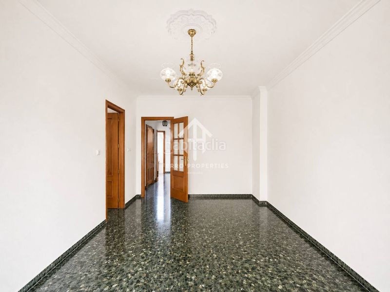 Foto baf63be5-f561-48a8-959b-30d879a8b01d. Flat in Loja