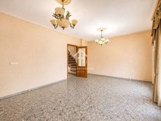Casa  Calle federico martín baha monte. Amplia vivienda de dos plantas con cochera, trastero y terrazapa