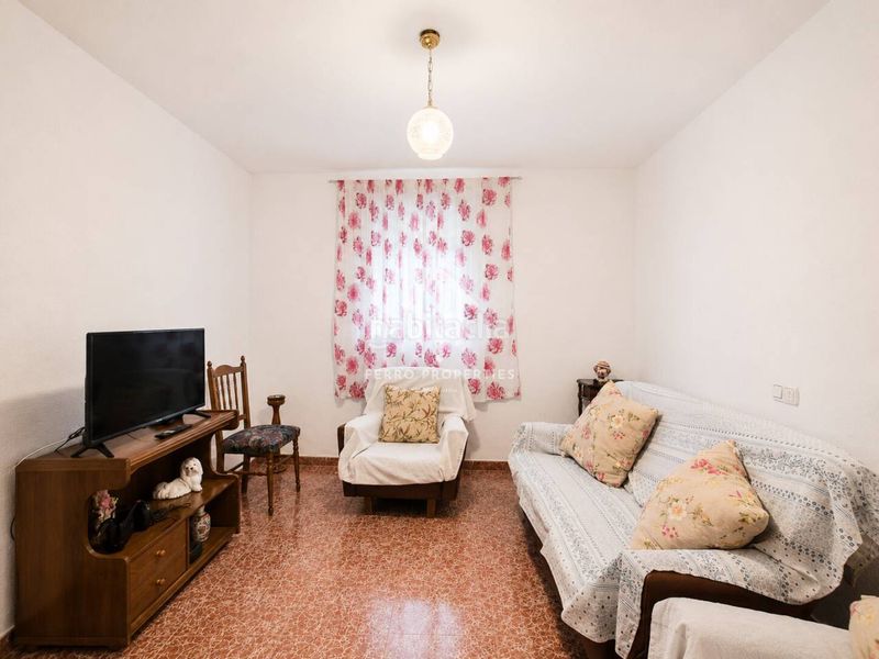 Foto e4370b09-07b6-48a7-9725-ae48ed027228. Casa  en venta en Loja
