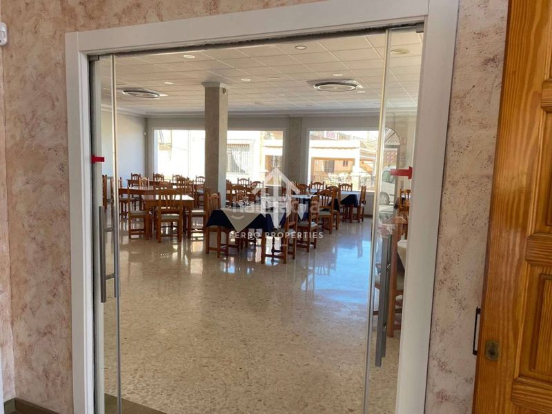 Foto a1b9bfaa-43bd-49dd-81fc-5501e22c4f1f. Local comercial restaurante en venta en riofrío en Loja